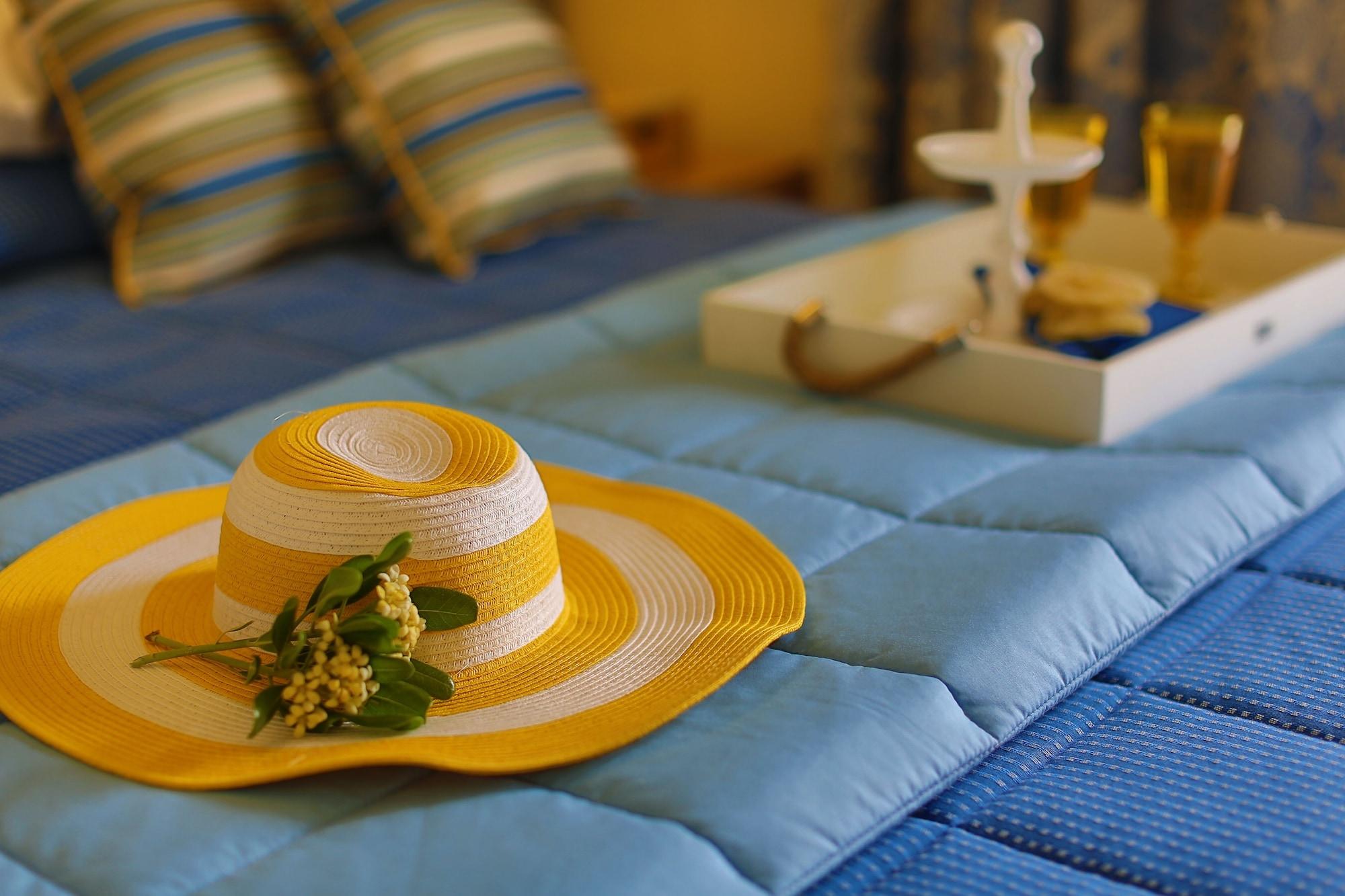 Dolphin Bay Seaside Resort & Suites Galissas Exteriör bild