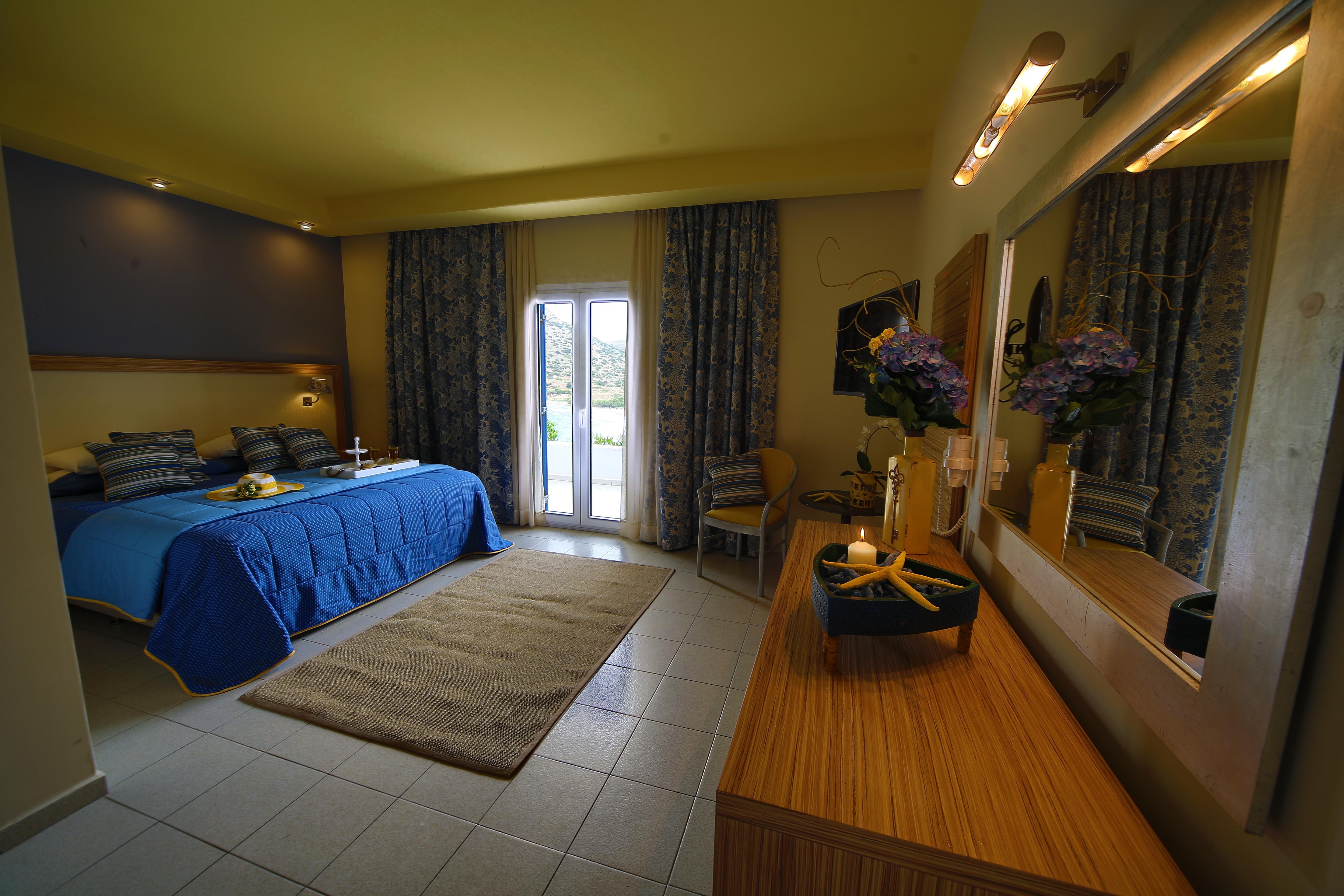 Dolphin Bay Seaside Resort & Suites Galissas Exteriör bild