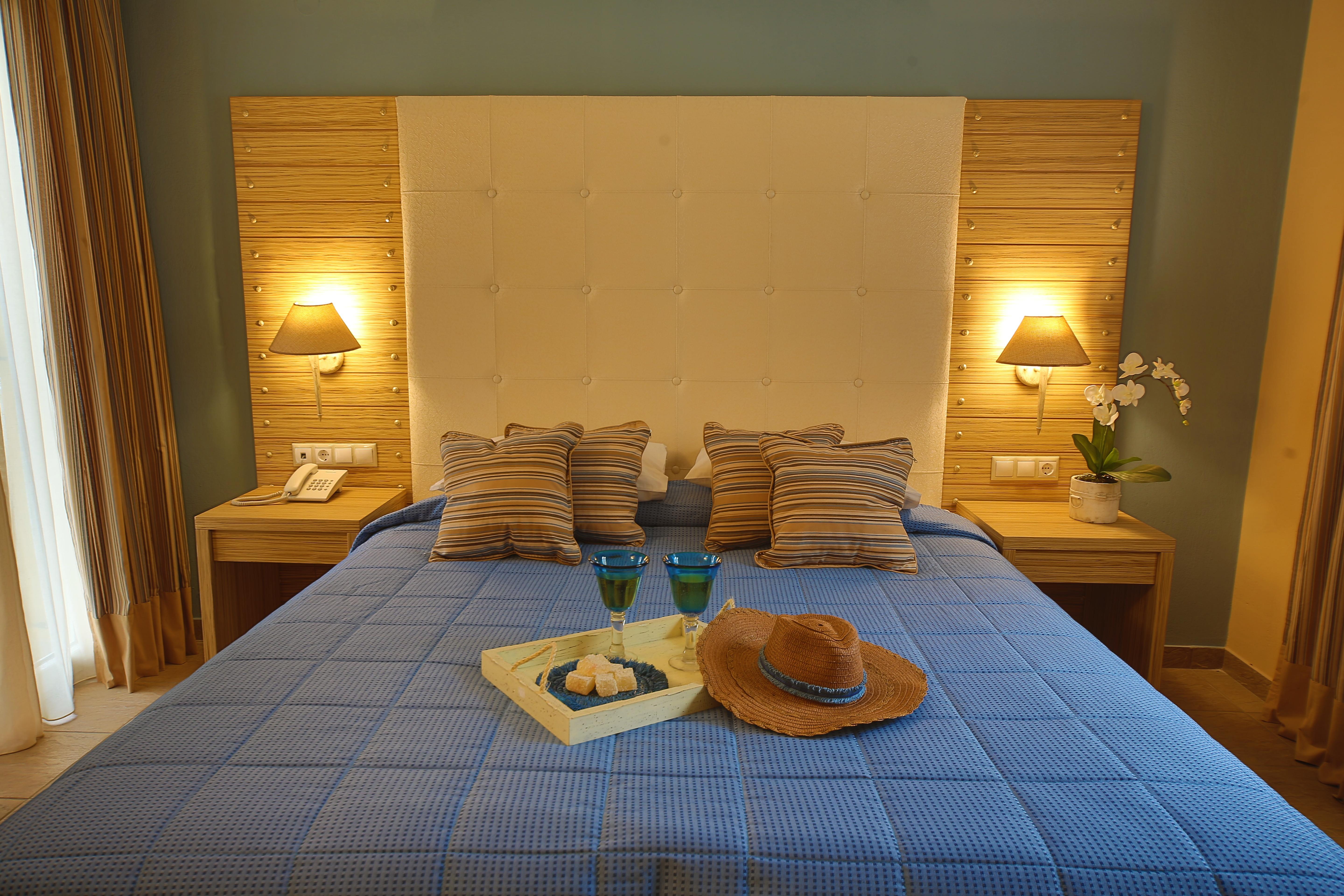 Dolphin Bay Seaside Resort & Suites Galissas Exteriör bild